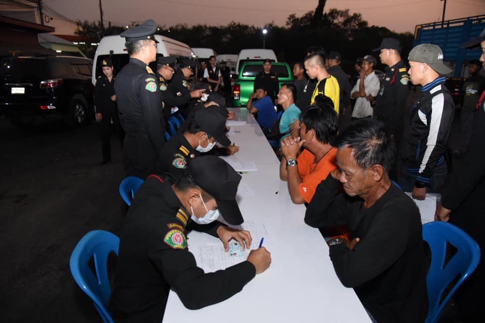 จับรถขยะที่ลักลอบทิ้งภายในโรงกำจัดขยะหนองแขม